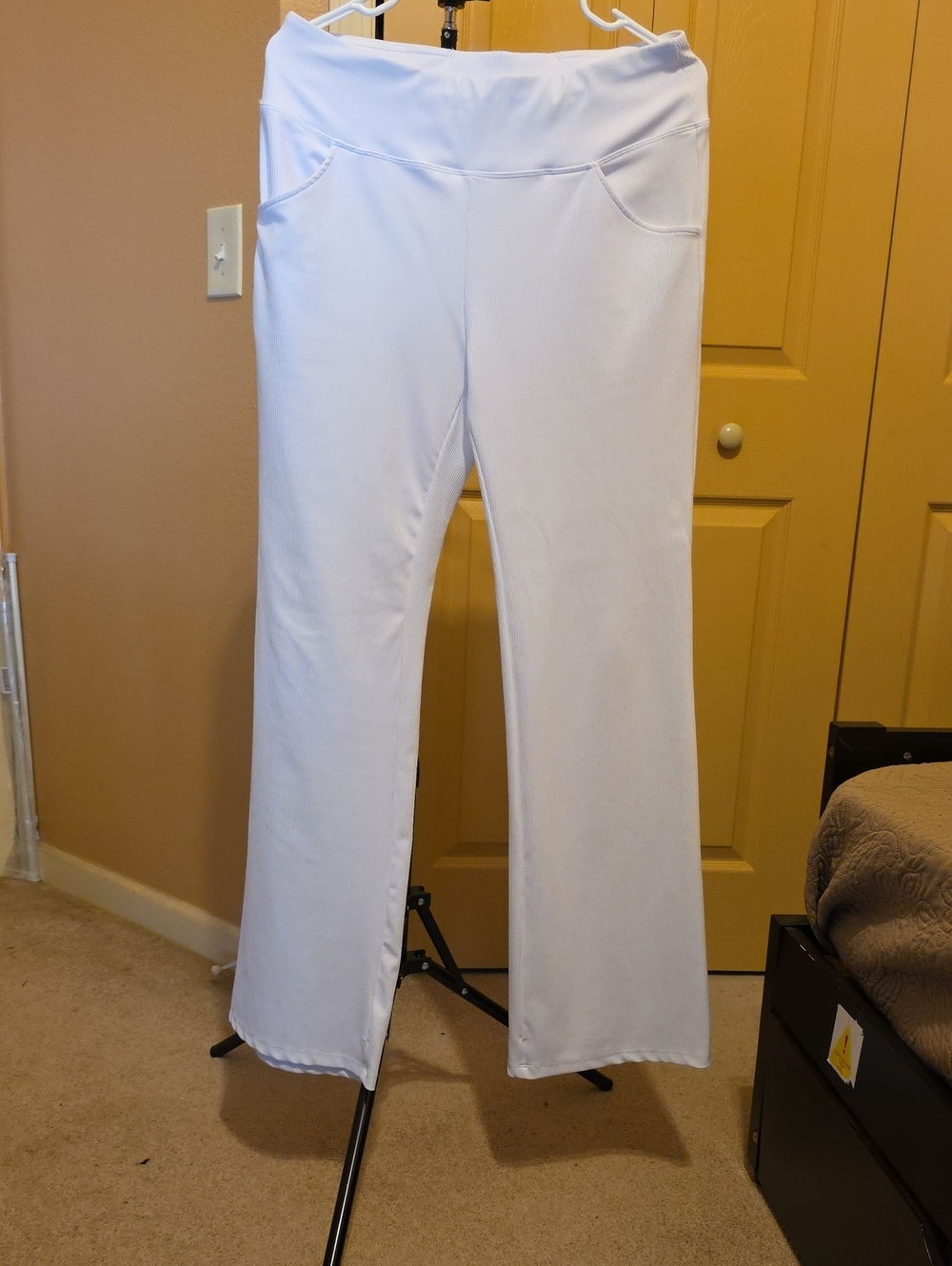 Pull-On White Wide-Leg Pants with Front Pockets